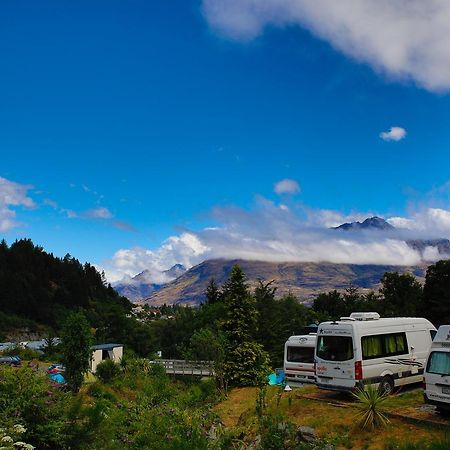 Qbox Hotel Queenstown Exterior photo