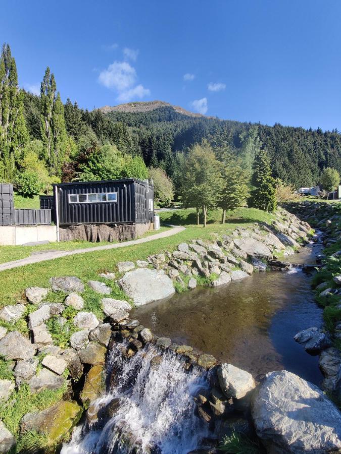 Qbox Hotel Queenstown Exterior photo