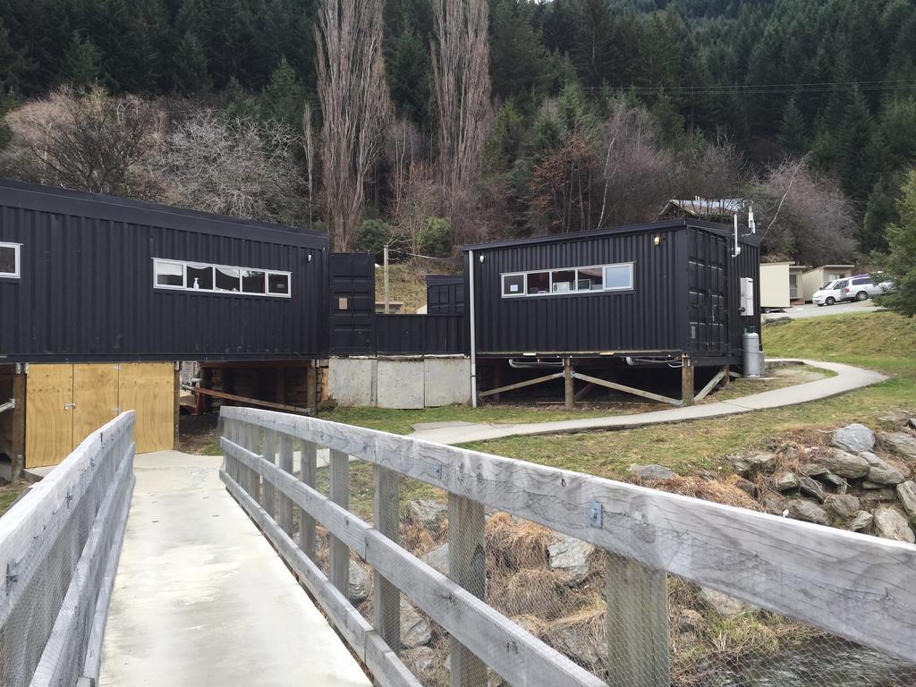 Qbox Hotel Queenstown Exterior photo