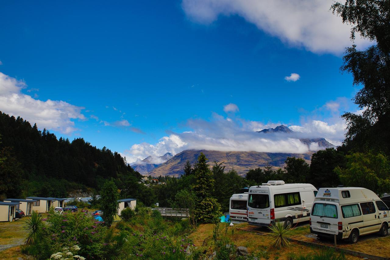 Qbox Hotel Queenstown Exterior photo